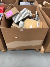 PALLET OF AUTOMOTIVE SUNDRIES INCLUDING TOYOTA .