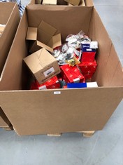 PALLET OF AUTOMOTIVE SUNDRIES INCLUDING MERCEDES .
