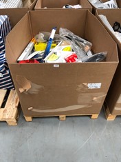 PALLET OF VARIOUS CAR PARTS INCLUDING BOSCH.