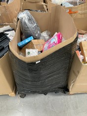 PALLET OF ASSORTED HOUSEHOLD RELATED ITEMS INCLUDING AIR FRYER ACCESSORIES.