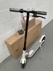 ELECTRIC SCOOTER XIAOMI ELECTRIC SCOOTER WHITE, GREY AND RED (DOES NOT TURN ON).