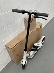 ELECTRIC SCOOTER XIAOMI ELECTRIC SCOOTER WHITE, GREY AND RED (DOES NOT TURN ON).