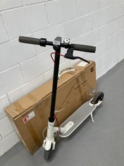 ELECTRIC SCOOTER XIAOMI ELECTRIC SCOOTER WHITE, GREY AND RED. DOES NOT TURN ON, NO CHARGER, BROKEN MUDGUARD.