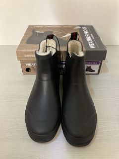 PAIR OF WEATHERPROOF WOMEN'S ANKLE BOOTS - SIZE UK 6