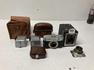 QTY OF ASSORTED VINTAGE CAMERAS TO INCLUDE BROWNIE SIX-20 CAMERA MODEL C