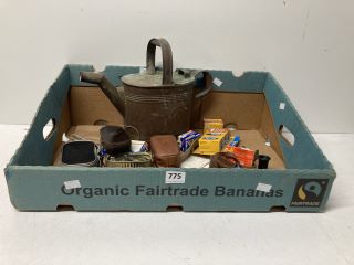 BOX OF ASSORTED VINTAGE PRODUCTS TO INCLUDE CAMERA ACCESSORIES