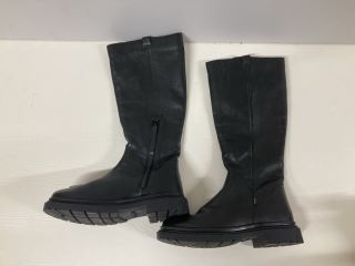 LEVIS TALL BLACK BOOTS SIZE 7