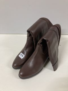 TALL BROWN BOOTS SIZE 6
