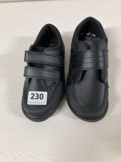 TOEZONE CHILDRENS SHOES SIZE 12 (KIDS)
