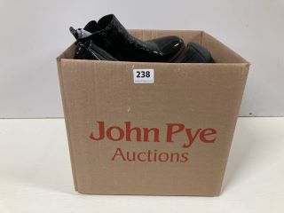 A BOX OF ASSORTED FOOTWEAR TO INCLUDE BLACK CHELSEA BOOTS SIZE 7