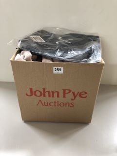 A BOX OF ASSORTED CLOTHING TO INCLUDE A FLEECY BATHROBE