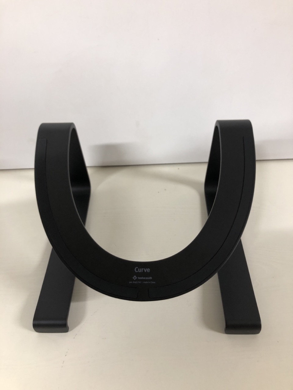 John Pye Auctions CURVE DESKTOP STAND FOR MACBOOK