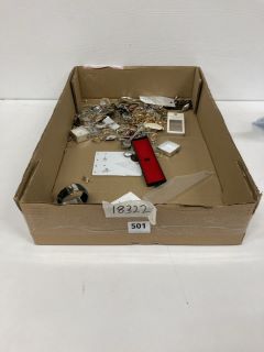 A BOX OF ASSORTED VINTAGE AND COSTUME JEWELLERY (MPSE54360854)