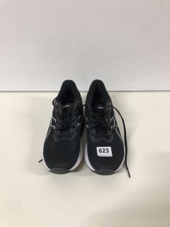 ASICS TRAINERS SIZE 7
