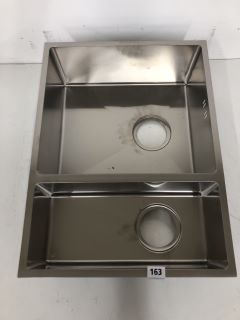 ONE AND A HALF BOWL KITCHEN SINK IN STAINLESS STEEL