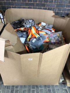 PALLET OF ITEMS INC PHONE ACCESSORIES