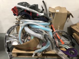 LARGE ASSORTMENT OF CYCLING ACCESSORIES TO INCLUDE POLISPORT KOOLAH KIDS BIKE SEAT AND A VARIATION OF MUDGUARDS IN VARIOUS COLOURS