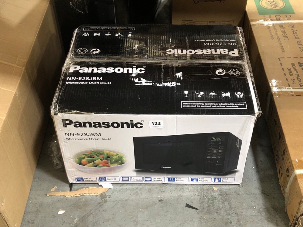 John Pye Auctions PANASONIC 20L 800W MICROWAVE OVEN IN BLACK NN