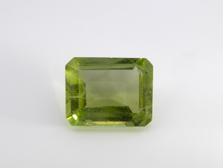 4.80ct Natural Peridot Emerald-cut Single Gemstone, 11.1x8.6mm.  Auction Guide: £200-£300