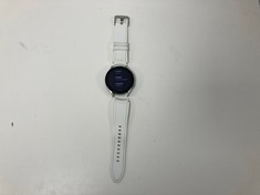 SAMSUNG GALAXY WATCH 5 SMARTWATCH (ORIGINAL RRP - €249,00) IN SILVER: MODEL NO SM-R910NZSAITV (WITH CASE, WITH LOOSE WHITE STRAP AND WITHOUT CHARGER.) [JPTZ5264]