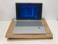 HP 15-FD0000NS 512 GB LAPTOP (ORIGINAL RRP - €499.00) IN SILVER. (WITH CABLE AND CHARGER, TOUCH MOUSE DOES NOT WORK). I3-N305, 8 GB RAM, [JPTZ5177].