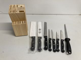 8 PIECE KNIFE BLOCK SET (18+ ID REQUIRED)
