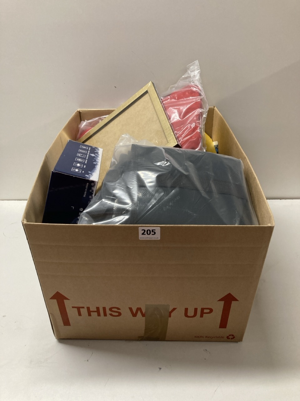 John Pye Auctions BOX OF ASSORTED ITEMS TO INCLUDE BLOOM WIN LED