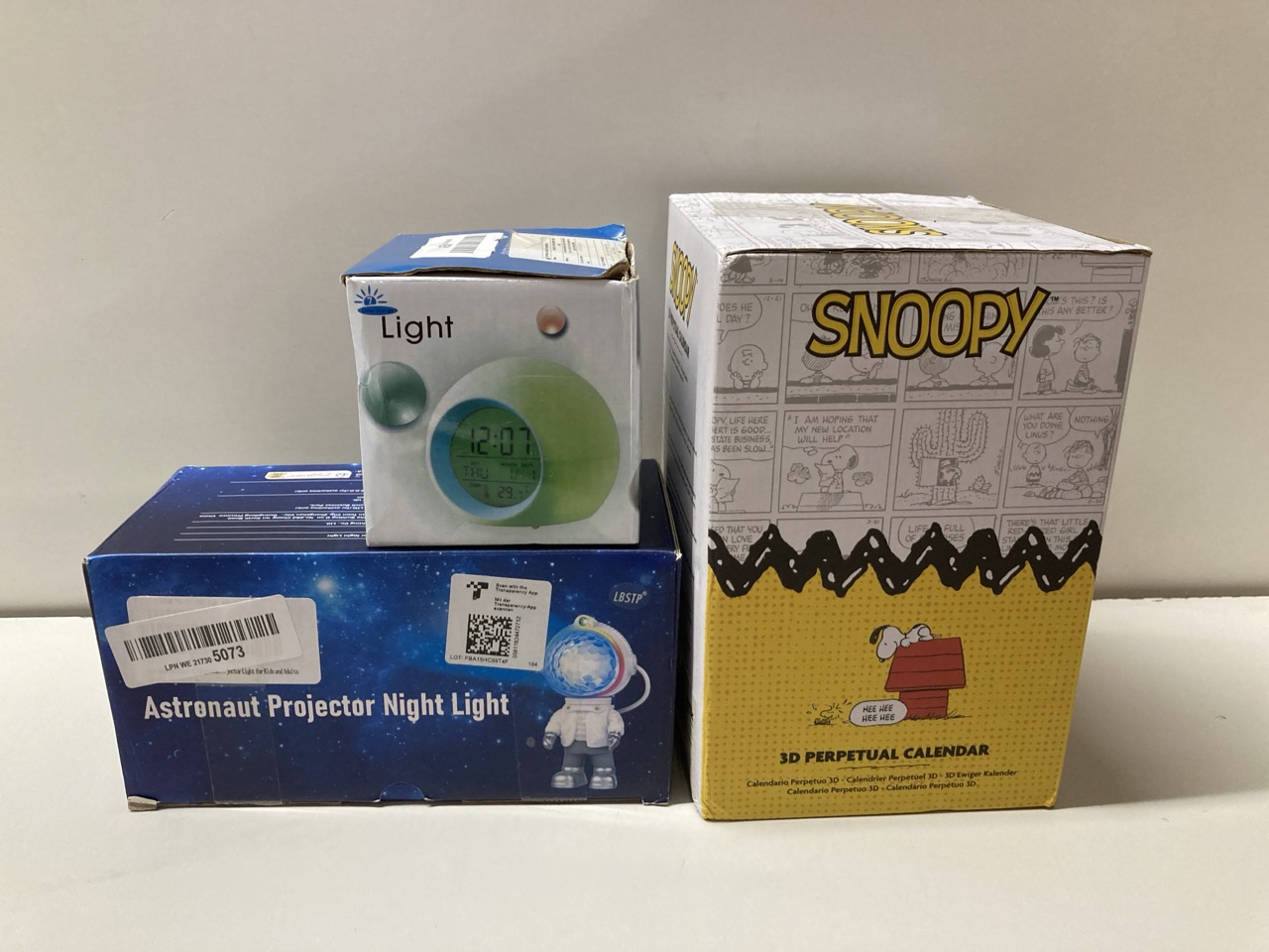 John Pye Auctions BOX OF ASSORTED ITEMS TO INCLUDE BLOOM WIN LED