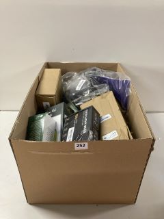 BOX OF ASSORTED ITEMS TO INCLUDE SET OF 2 OLIVE OIL BOTTLES