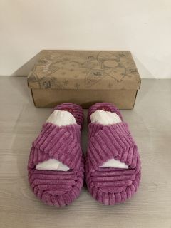 PAIR OF TWO DAYS IN IBIZA SLIDERS IN ORCHID - SIZE 9.5 - RRP $78