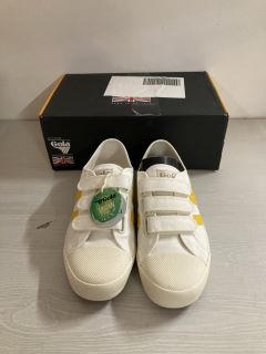 PAIR OF GOLA COASTER STRAP OFF WHITE TRAINERS - SIZE UK 6