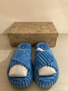 PAIR OF TWO DAYS IN IBIZA SLIDERS IN CERULEAN BLUE - SIZE 9