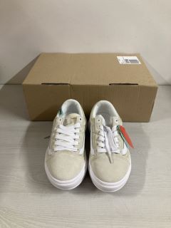 PAIR OF VANS OFF THE WALL TRAINERS - SIZE UK 4