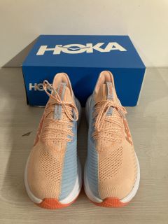 PAIR OF HOKA WOMEN'S CARBON X 3 TRAINERS IN PEACH - SIZE UK 6 - RRP $200