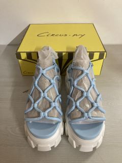 PAIR OF CIRCUS NY BLOCK SHOES IN BLUE - SIZE 9.5M