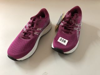 ASICS TRAINERS SIZE: 7