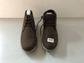 BROWN BOOTS SIZE: UK11