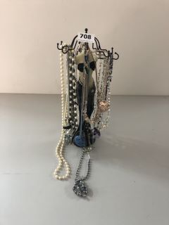 A NECKLACE STAND WITH ASSORTED VINTAGE NECKLACES TO INCLUDE CRYSTAL AND PEARL