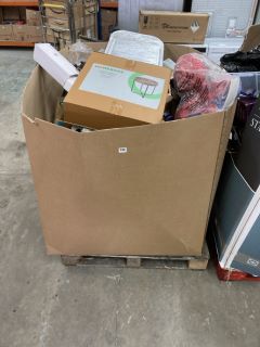 PALLET OF ASSORTED ITEMS INC HOMEBASE FENTON  COFFEE TABLE WOOD & STEP LADDER