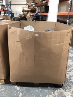PALLET OF ASSORTED ITEMS INC HP PRINTER