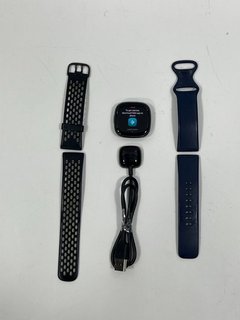FITBIT VERSA 4 SMARTWATCH IN BLACK: MODEL NO FB523 (INCLUDES CHARGING CABLE & SPARE BAND) [JPTM113117]