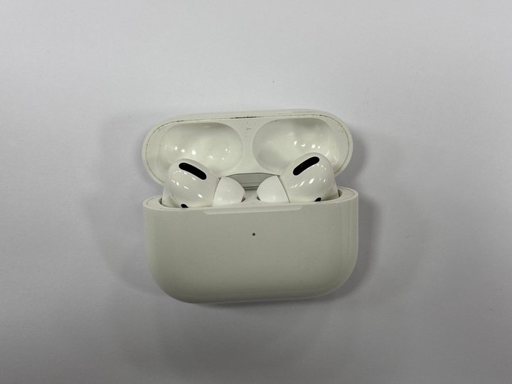 John Pye Auctions APPLE AIRPODS PRO WIRELESS EARBUDS IN WHITE MODEL