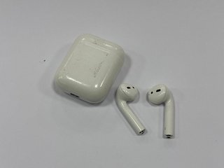 APPLE AIRPODS WIRELESS EARPHONES IN WHITE: MODEL NO A2031 A1602 A2032 (WITH WIRELESS CHARGING CASE) [JPTM113995]