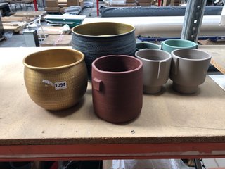 3 X ASSORTED PLANTERS TO INCLUDE MAYAN STYLE PLANTER IN BRASS: LOCATION - DR
