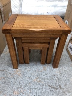 TRADITIONAL STYLE NEST OF 3 SIDE TABLES IN NATURAL SOLID OAK FINISH: LOCATION - A4