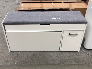 SHOE CABINET BENCH IN WHITE/GREY: LOCATION - C2