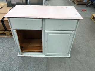 VINTAGE STYLE CABINET IN CREAM/PINK: LOCATION - C4