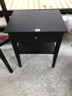 1 DRAWER BEDSIDE TABLE IN BLACK: LOCATION - B6