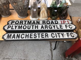 QTY OF ASSORTED PLAQUES TO INCLUDE MANCHESTER CITY FC PLAQUE: LOCATION - B6