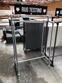 RUG TESTING DISPLAY STAND WITH INDUSTRIAL STYLE FRAME: LOCATION - B3